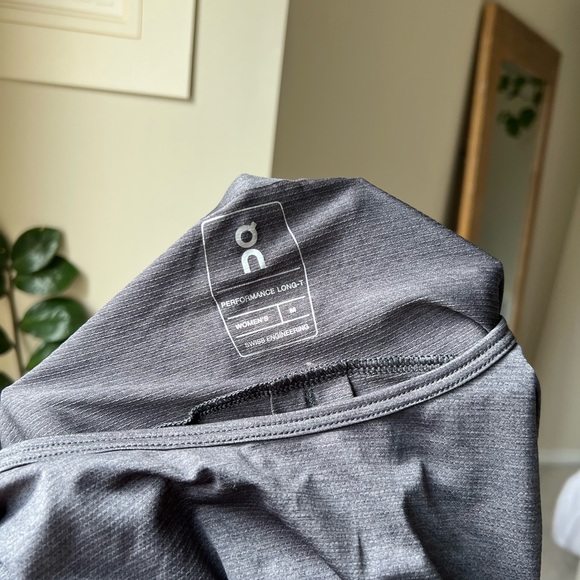 ON Running Shirt - Picture 3 of 3